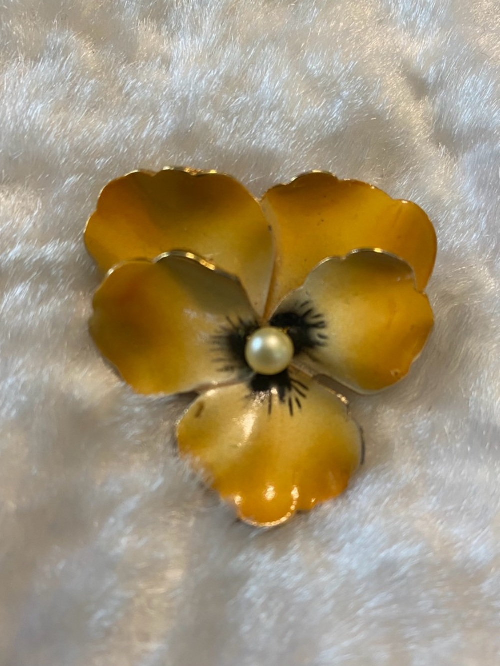 🍀VTG Yellow Pansy Flower Brooch with Pearl Center